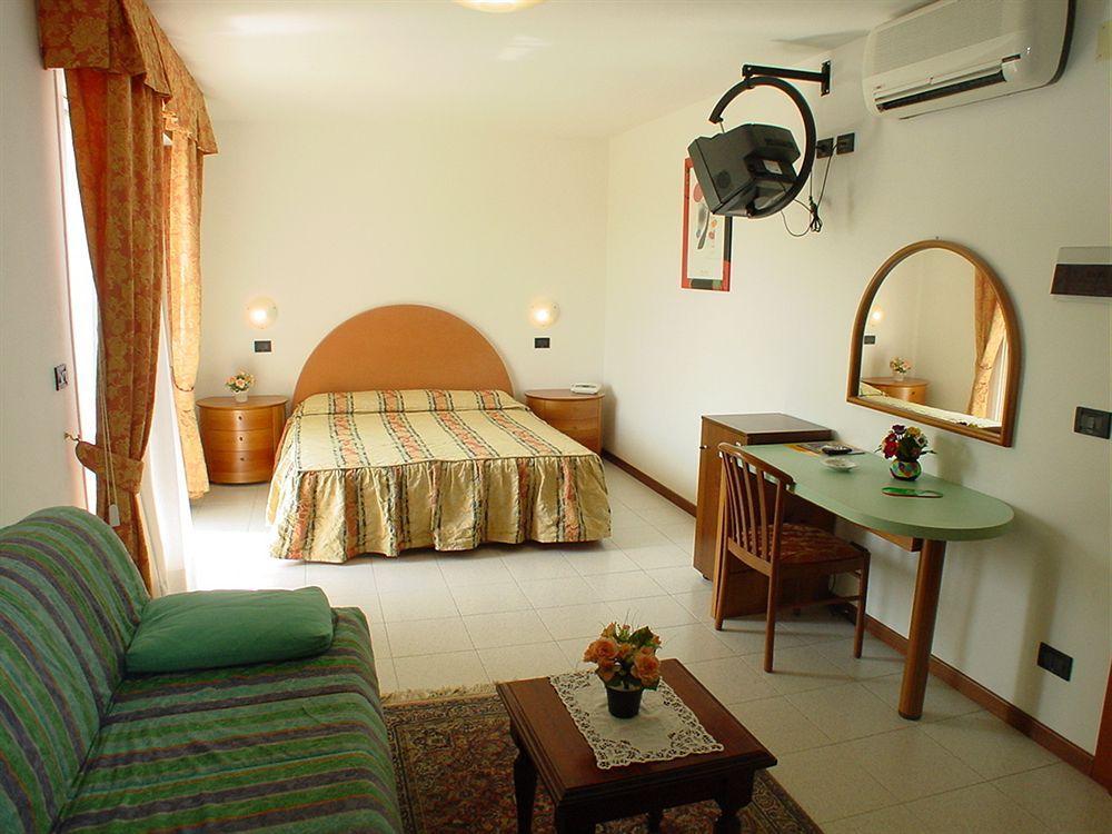 Hotel La Pigna Lignano Sabbiadoro Ngoại thất bức ảnh